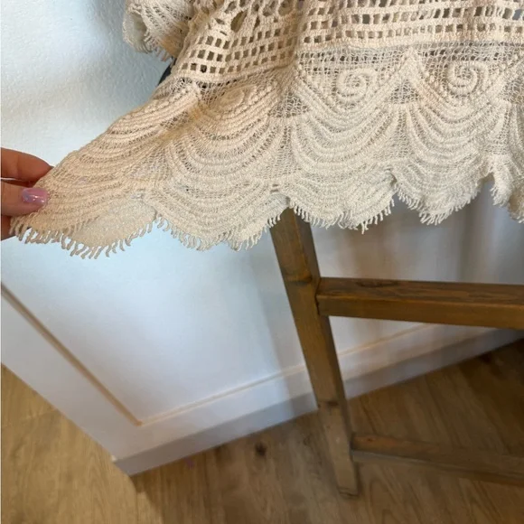 Rebellion Cream Cap-Style Cropped Blouse - Picture 5 of 6